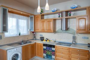 A kitchen or kitchenette at Villa Elia