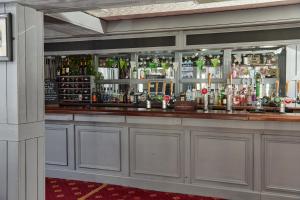 Salon ili bar u objektu Bear Hotel by Greene King Inns