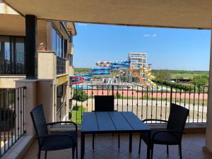 A balcony or terrace at Sea View & infinity pool apartments in Kaliakria resort