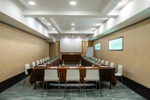 Business area at/o conference room sa UNAHOTELS Galles Milano