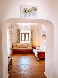 A bed or beds in a room at Barranco da Fonte