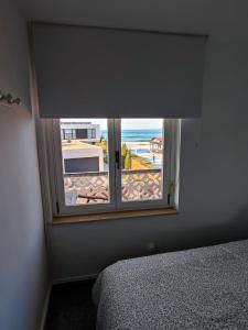 Preciosa casa ubicada en primera línea de playa. Ideal para familias: cuenta con 3 dormitorios y 1 baño tesisinde bir odada yatak veya yataklar