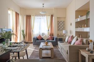 Кът за сядане в HiGuests - Cheerful Apt With Stunning Views in Port Saeed