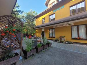 Rakennus, jossa guesthouse sijaitsee