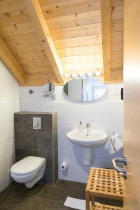 Bathroom sa Ame de la Terre