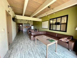 A seating area at Apartmány Modřínový Dům