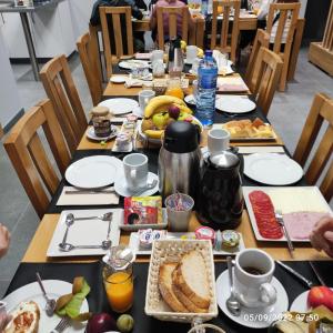 Comida na casa de hóspedes ou em algum lugar perto