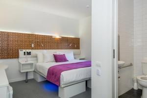 BreakFree on Cashel, an Accor Hotelにあるバスルーム