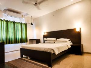 Cama ou camas em um quarto em Hotel Rajwada Aurangabad