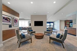 TownePlace Suites Sacramento Airport Natomas tesisinde bir televizyon ve/veya eğlence merkezi