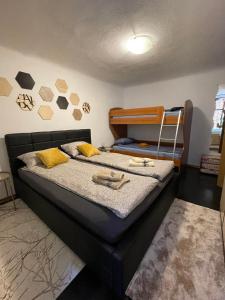 Ліжко або ліжка в номері Apartments Mora Cantada