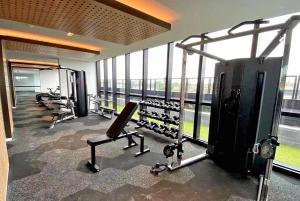 Centrul de fitness și/sau facilități de fitness de la Luxury 3BRM Condo Pool Yoga Gym 2-Carport BoxHill