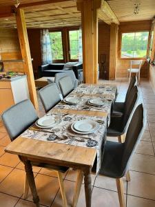 Un lugar para sentarse en Edelweiss 4 Zi Ferienwohnung in Landhaus