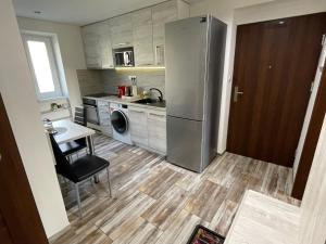 Modern apartment in center of Prešov - Apartmán Boncart tesisinde mutfak veya mini mutfak