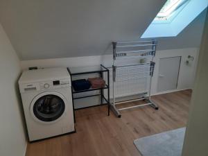 a laundry room with a washing machine and a window at Ferienwohnung Rosi in Schleswig