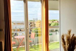 Penthouse de standing: Vue paris- 10min de l'aéroport Orly - Parking gratuit tesisinde bir balkon veya teras