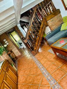 an overhead view of a living room with a couch and a table at Apartamentos Nel I in Santillana del Mar