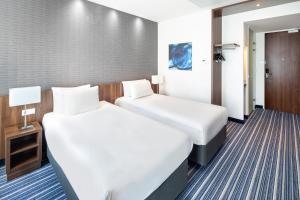 Holiday Inn Express Arnhem, an IHG Hotel में एक कमरे में एक या कई बेड