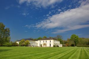 Puutarhaa majoituspaikan Castle Grove Country House Hotel ulkopuolella