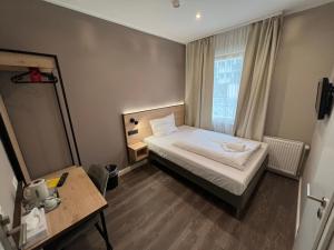 Postel nebo postele na pokoji v ubytování JJ Hotel Hannover-City-Pension