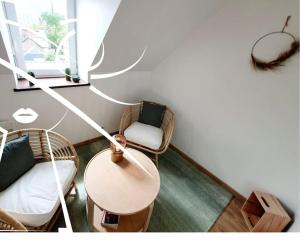 a room with chairs and a table with a lamp at Pop & Suite par Madame Conciergerie in Rennes