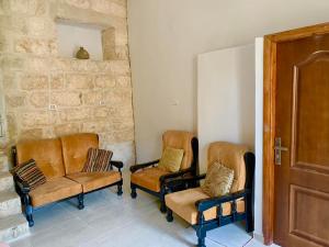 Χώρος καθιστικού στο Dar Ateeq's Arches/ Bethlehem Apartment