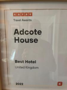 Certificate, award, sign, o iba pang document na naka-display sa Adcote House exclusive for adults