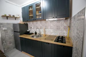 Una cocina o cocineta en Apartman Paratetis 1