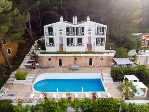 an aerial view of a house with a swimming pool at The Desmais in Cala Galdana