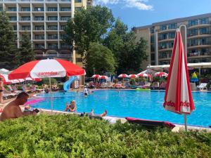 Бассейн в ADMIRAL PLAZA C 45 One Bedroom Apartment или поблизости