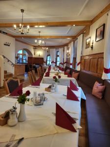 A seating area at Hotel Restaurant Liesele Sonne