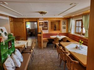 A seating area at Hotel Restaurant Liesele Sonne