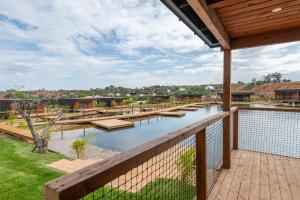 Piscina de la sau aproape de Reserva Alecrim EcoSuite & Glamping