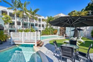 Piscina a Alassio Beachfront Apartments Palm Cove o a prop