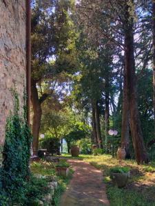 Um jardim em La Villa del Borgo