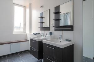 Un baño de Coeur de ville #B3 - Centre ville - Chambre cosy privée - Logement partagé