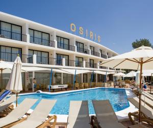 Baseinas apgyvendinimo įstaigoje Hotel Osiris Ibiza arba netoliese