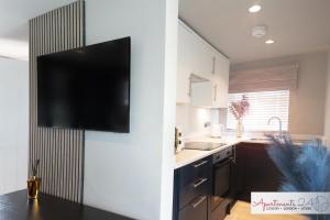 ครัวหรือมุมครัวของ Beautiful Studio Apartment - London