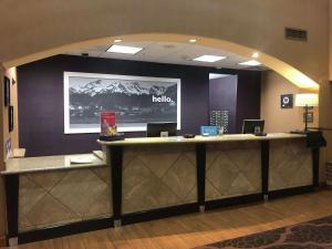 Hampton Inn & Suites by Hilton Hemet Menifee Murrieta大廳或接待區