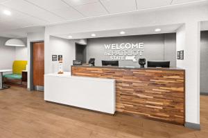 een welkomstpakket in een ziekenhuislobby bij Hampton Inn Seekonk in Seekonk