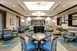 a dining room with tables and chairs at Hampton Inn by Hilton Toronto Airport Corporate Centre in Toronto