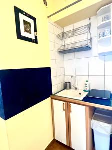 A kitchen or kitchenette at Villa Casanna Apartments