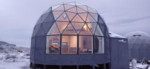 Dome with Stunning Glacier & Mountain Views durante el invierno