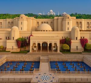 Poolen vid eller i närheten av The Oberoi Amarvilas Agra