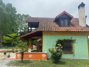 El edificio en el que está la casa vacacional