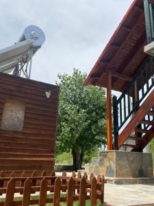 El edificio en el que está la casa vacacional