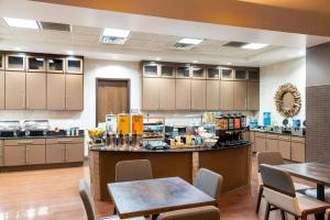 Dapur atau dapur kecil di Homewood Suites by Hilton Indianapolis Downtown