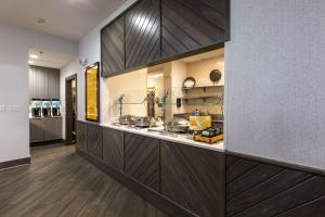 Nhà bếp/bếp nhỏ tại Hilton Garden Inn Lynchburg