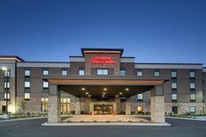 una rappresentazione dell'ingresso di un hotel di Hampton Inn & Suites Milwaukee West a West Allis