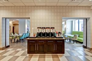 Băuturi la Hampton Inn & Suites by Hilton Saskatoon Airport